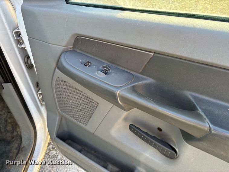 image for item EV3290 2009 Dodge Ram 5500 bucket truck