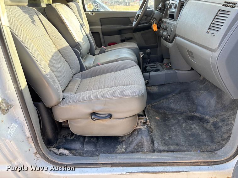 image for item EV3290 2009 Dodge Ram 5500 bucket truck