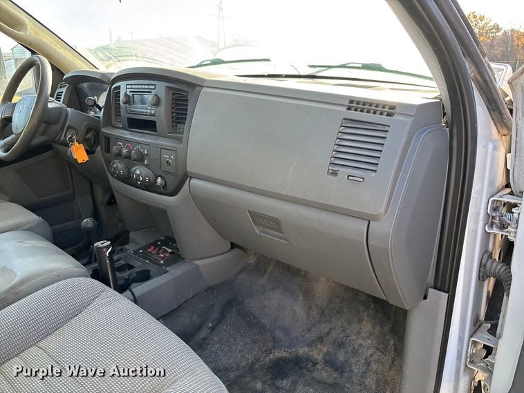 image for item EV3290 2009 Dodge Ram 5500 bucket truck