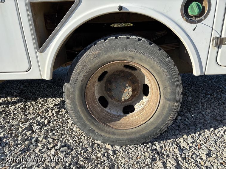 image for item EV3290 2009 Dodge Ram 5500 bucket truck