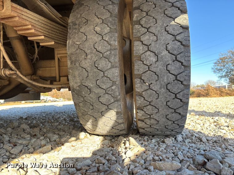 image for item EV3290 2009 Dodge Ram 5500 bucket truck