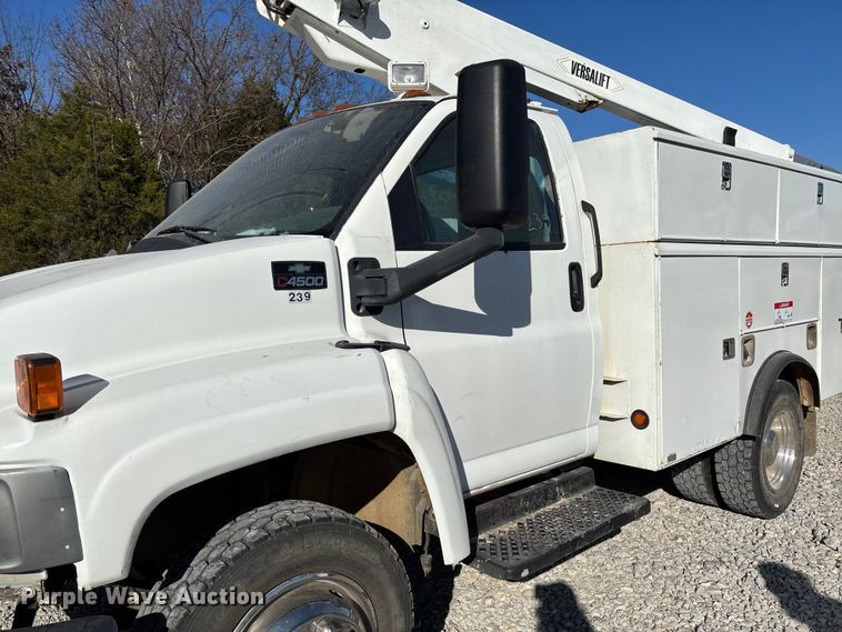 image for item EV3293 2007 Chevrolet C4500 bucket truck