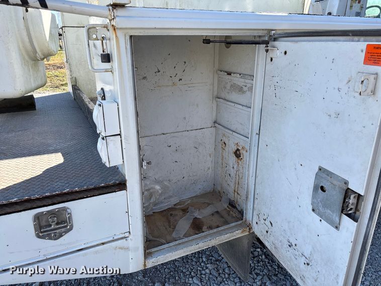 image for item EV3293 2007 Chevrolet C4500 bucket truck