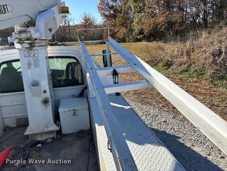 image for item EV3293 2007 Chevrolet C4500 bucket truck
