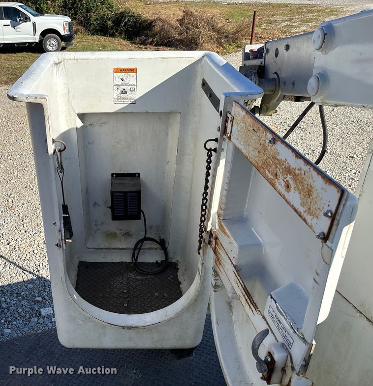 image for item EV3293 2007 Chevrolet C4500 bucket truck