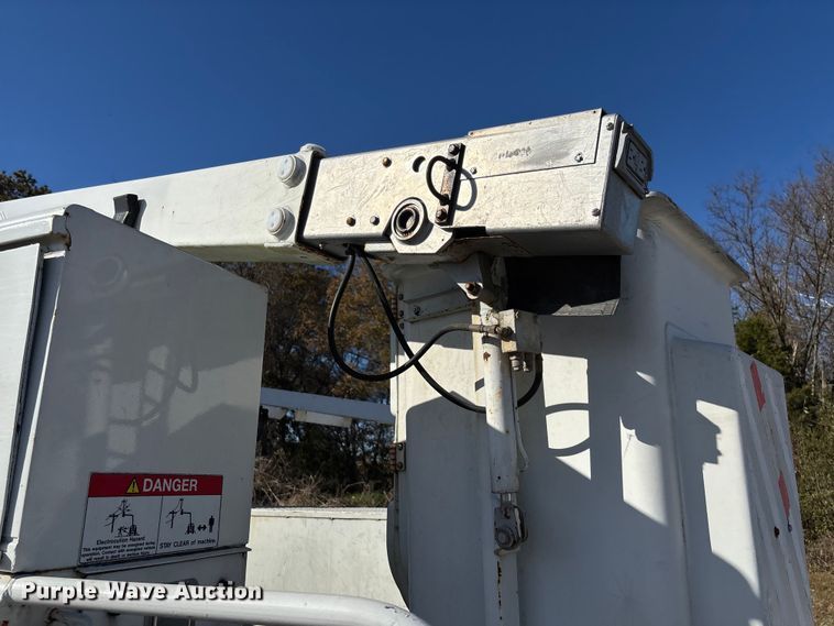 image for item EV3293 2007 Chevrolet C4500 bucket truck