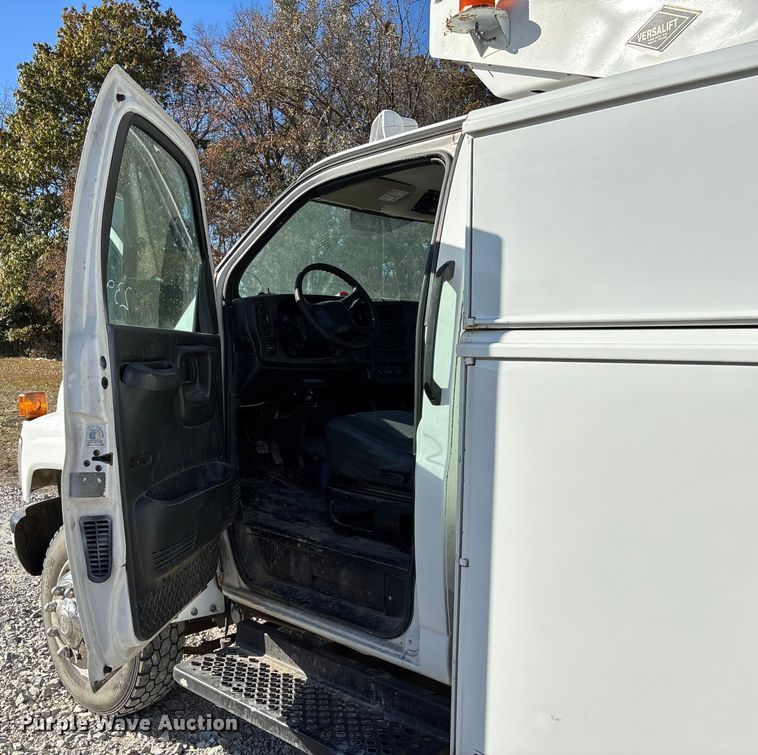 image for item EV3293 2007 Chevrolet C4500 bucket truck