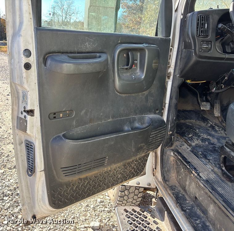 image for item EV3293 2007 Chevrolet C4500 bucket truck