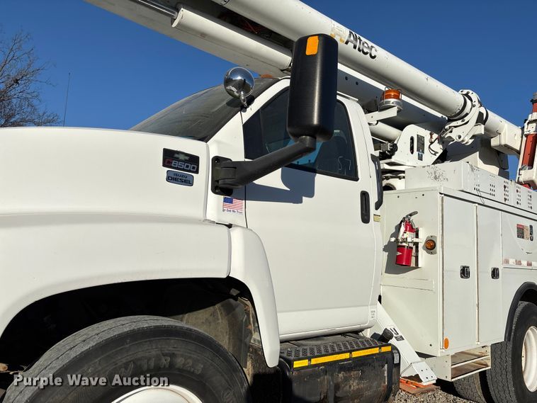 image for item EV3294 2009 Chevrolet C8500 bucket truck