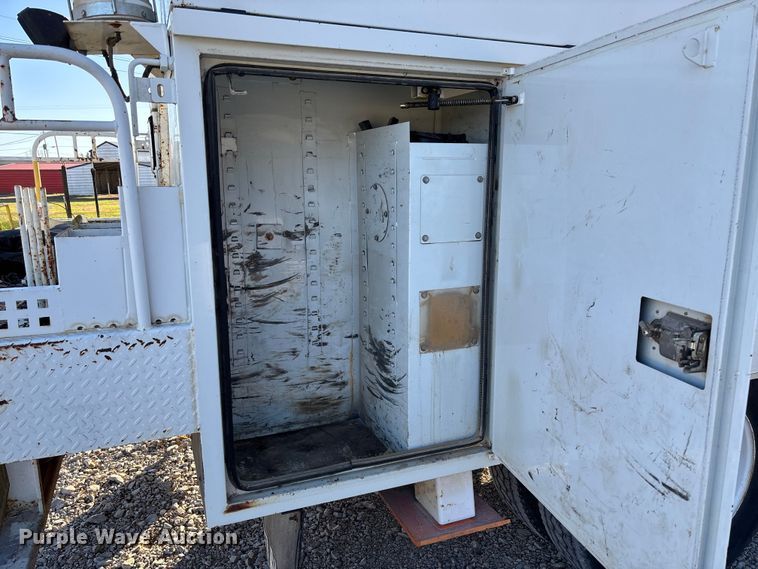 image for item EV3294 2009 Chevrolet C8500 bucket truck