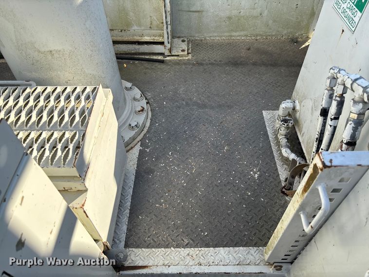 image for item EV3294 2009 Chevrolet C8500 bucket truck