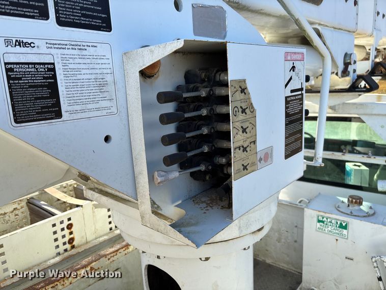 image for item EV3294 2009 Chevrolet C8500 bucket truck