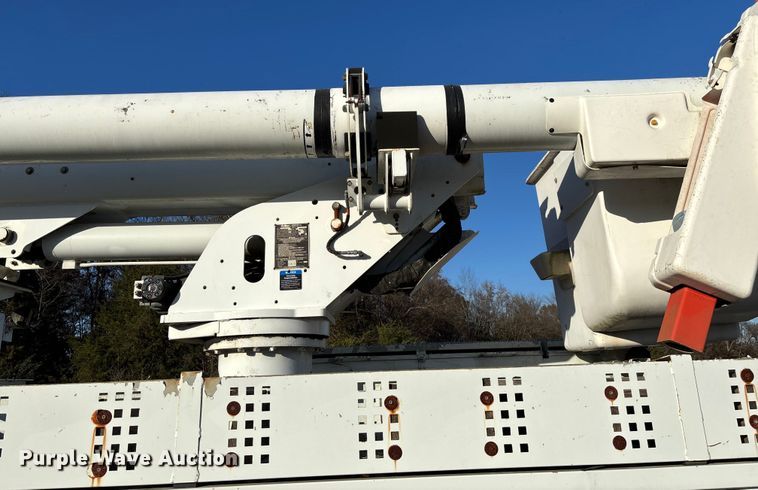 image for item EV3294 2009 Chevrolet C8500 bucket truck