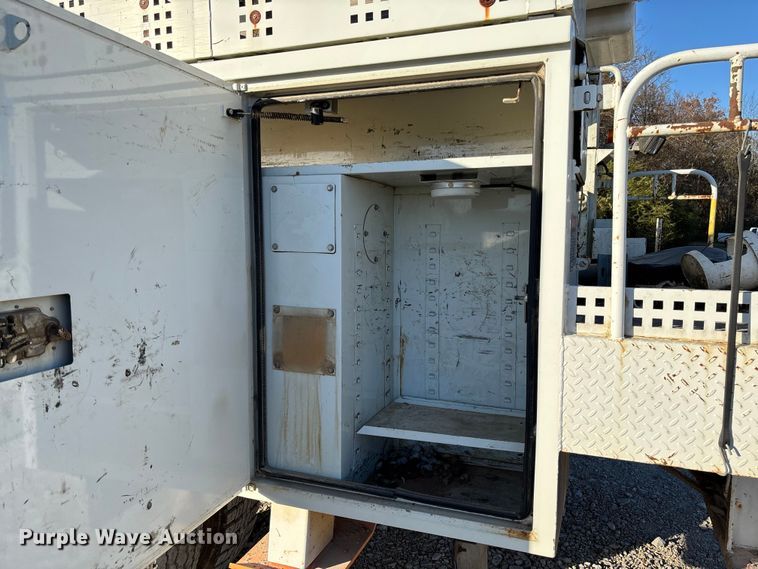 image for item EV3294 2009 Chevrolet C8500 bucket truck