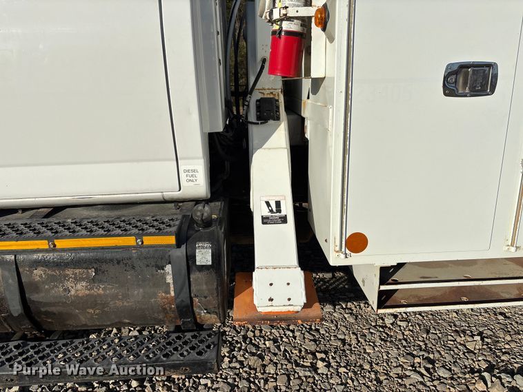 image for item EV3294 2009 Chevrolet C8500 bucket truck