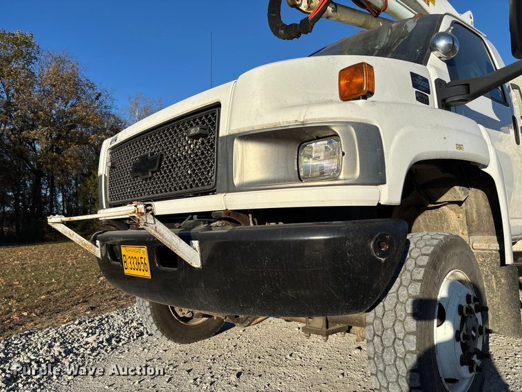 image for item EV3295 2008 Chevrolet C5500 bucket truck