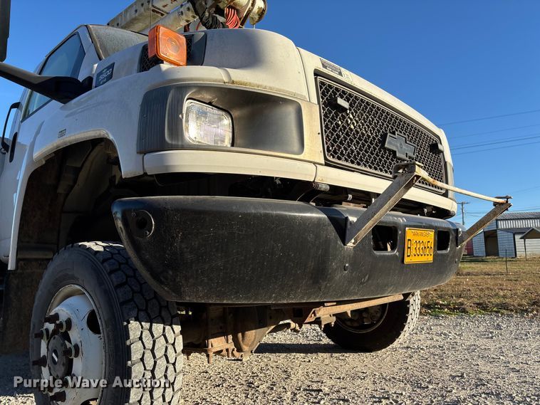 image for item EV3295 2008 Chevrolet C5500 bucket truck