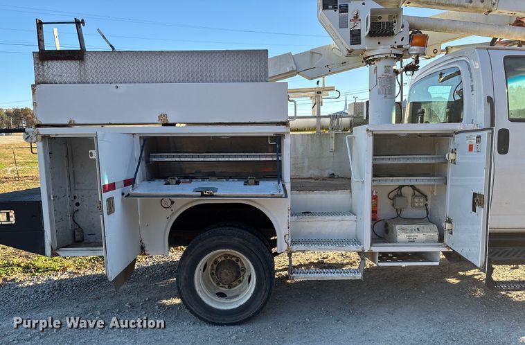 image for item EV3295 2008 Chevrolet C5500 bucket truck