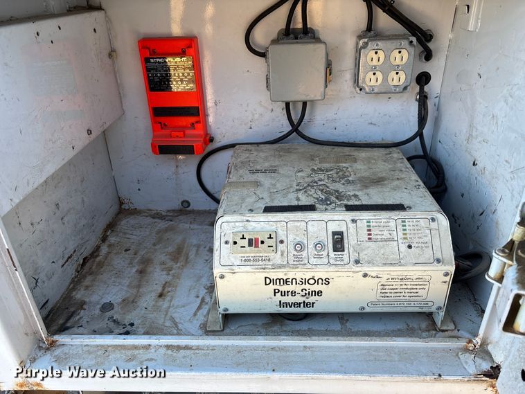 image for item EV3295 2008 Chevrolet C5500 bucket truck