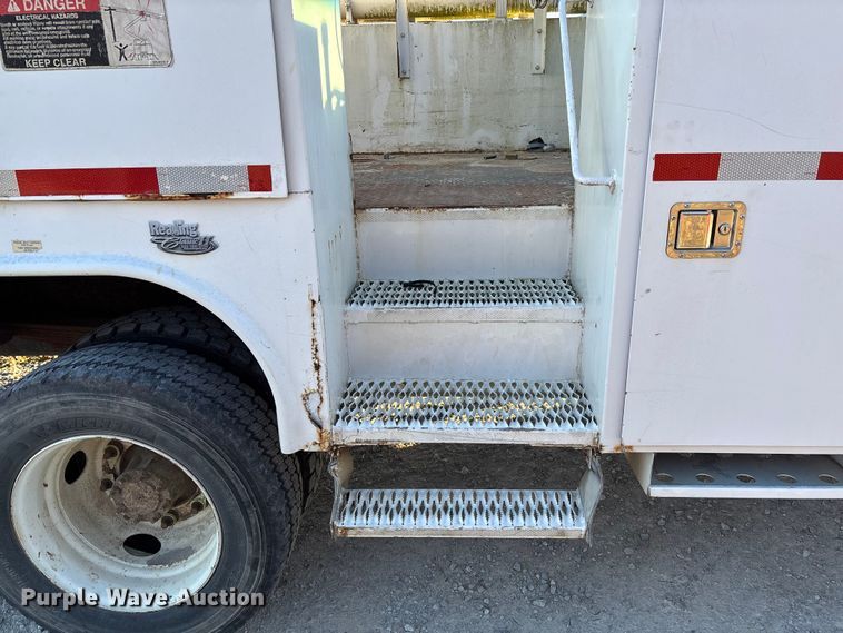 image for item EV3295 2008 Chevrolet C5500 bucket truck