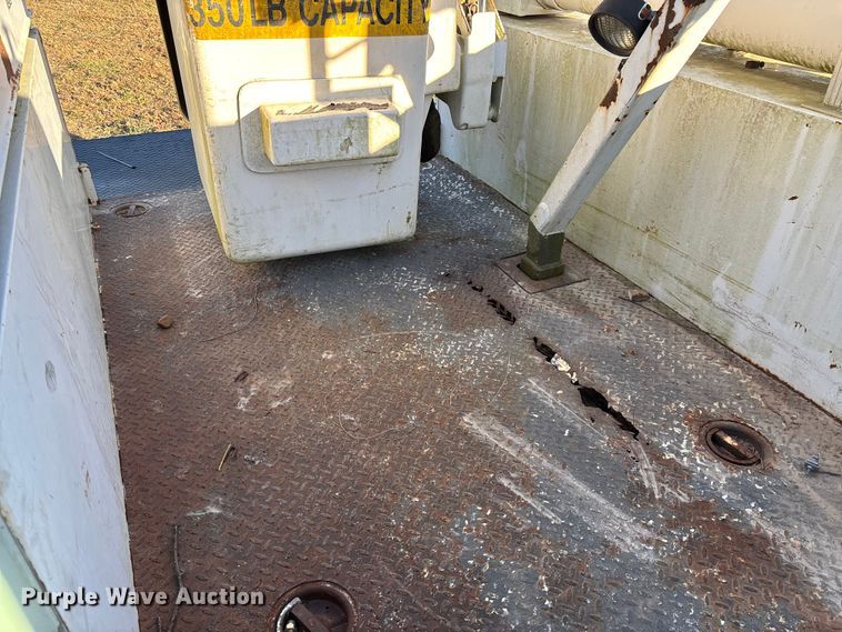 image for item EV3295 2008 Chevrolet C5500 bucket truck