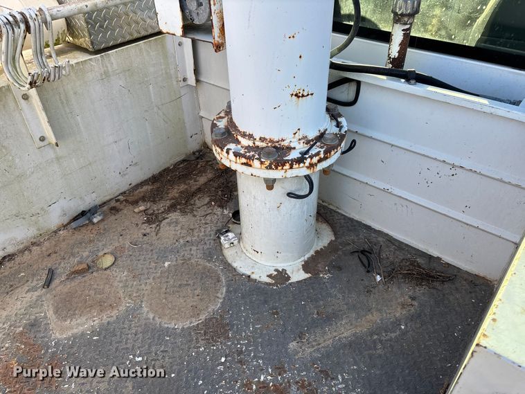 image for item EV3295 2008 Chevrolet C5500 bucket truck