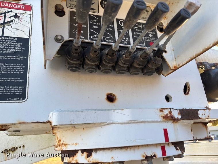 image for item EV3295 2008 Chevrolet C5500 bucket truck