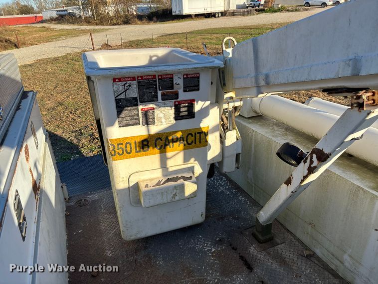 image for item EV3295 2008 Chevrolet C5500 bucket truck