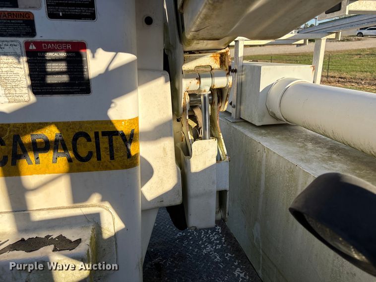 image for item EV3295 2008 Chevrolet C5500 bucket truck