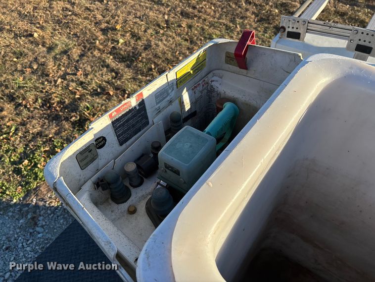 image for item EV3295 2008 Chevrolet C5500 bucket truck