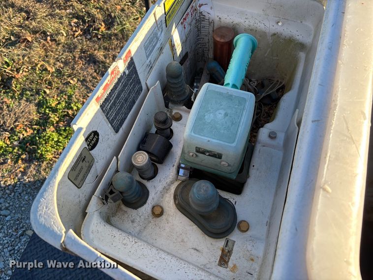 image for item EV3295 2008 Chevrolet C5500 bucket truck