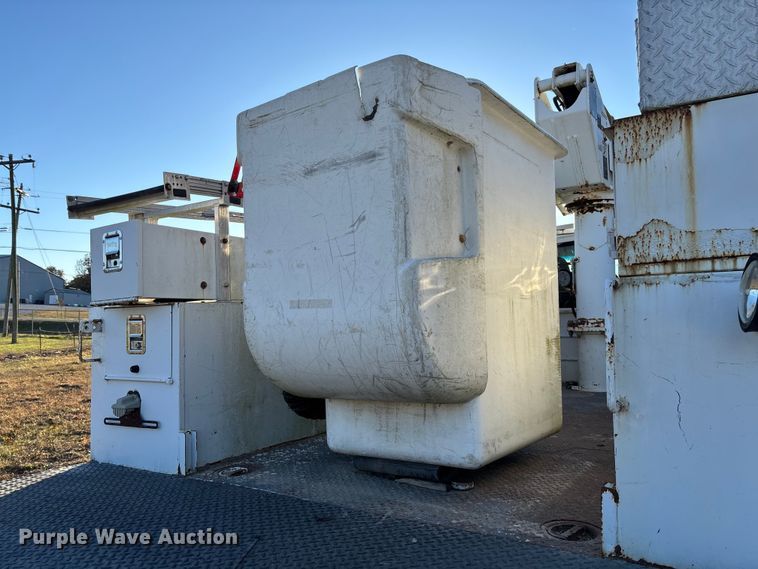 image for item EV3295 2008 Chevrolet C5500 bucket truck