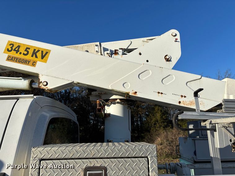 image for item EV3295 2008 Chevrolet C5500 bucket truck