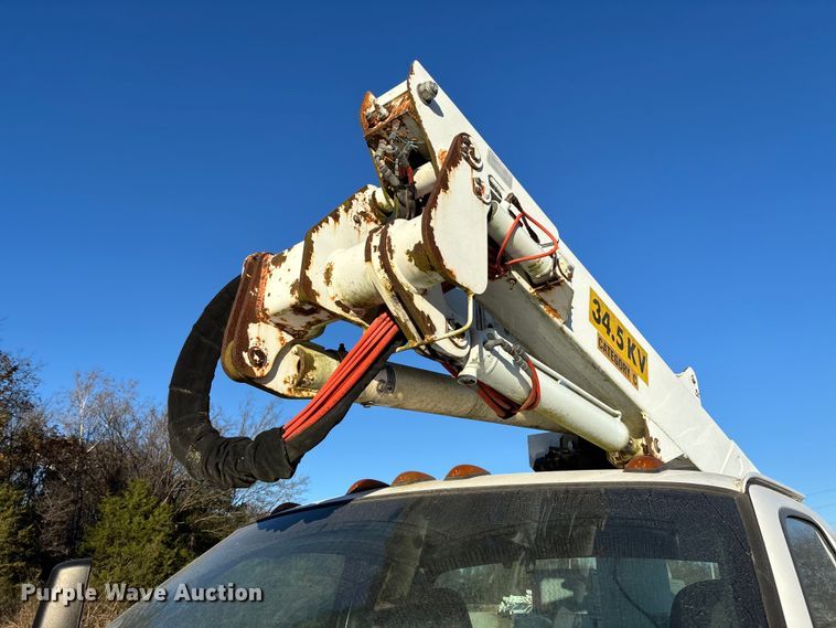 image for item EV3295 2008 Chevrolet C5500 bucket truck