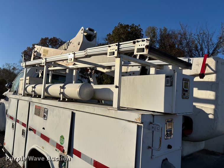 image for item EV3295 2008 Chevrolet C5500 bucket truck