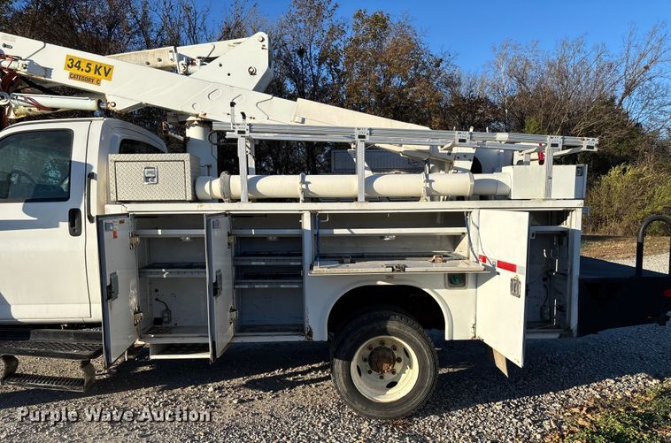 image for item EV3295 2008 Chevrolet C5500 bucket truck