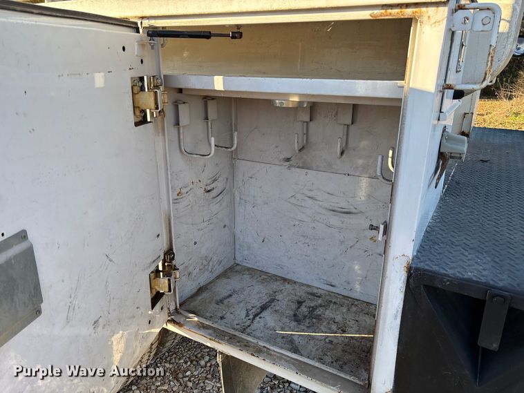 image for item EV3295 2008 Chevrolet C5500 bucket truck