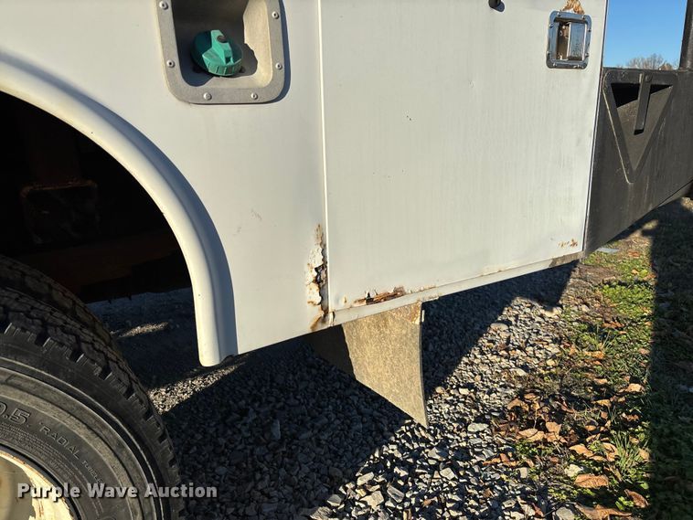 image for item EV3295 2008 Chevrolet C5500 bucket truck