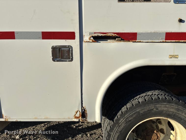 image for item EV3295 2008 Chevrolet C5500 bucket truck