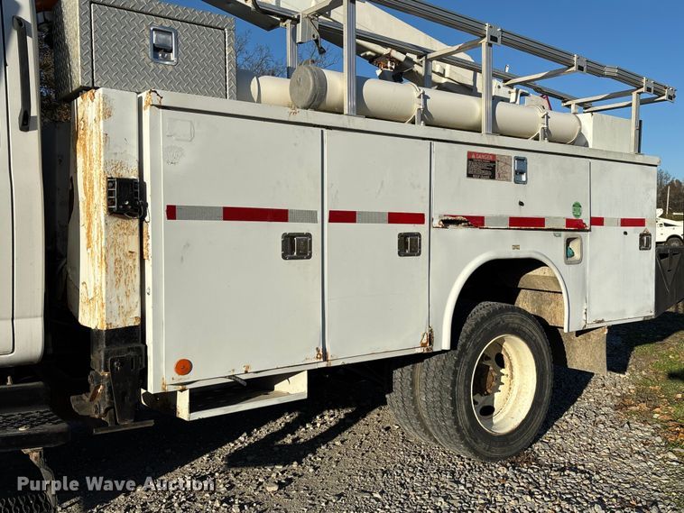 image for item EV3295 2008 Chevrolet C5500 bucket truck