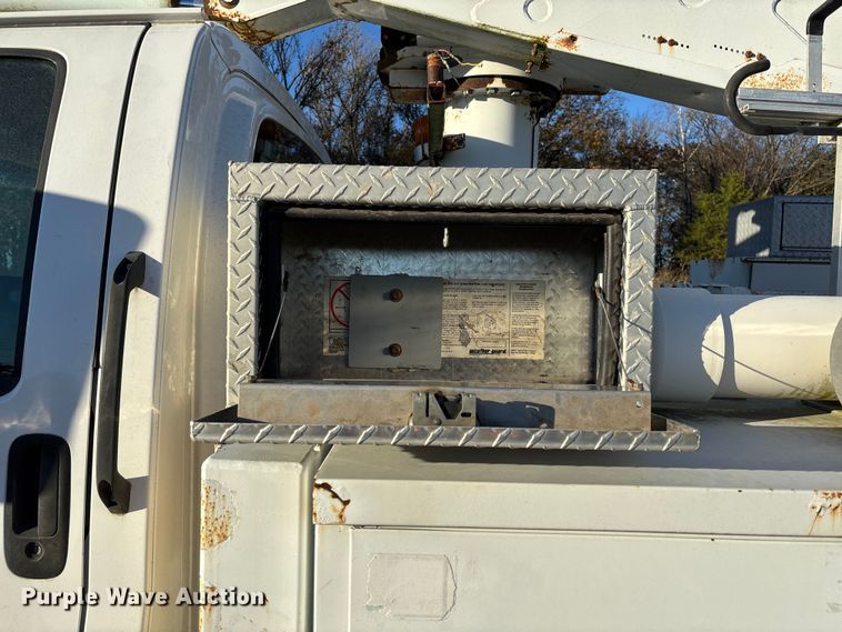 image for item EV3295 2008 Chevrolet C5500 bucket truck