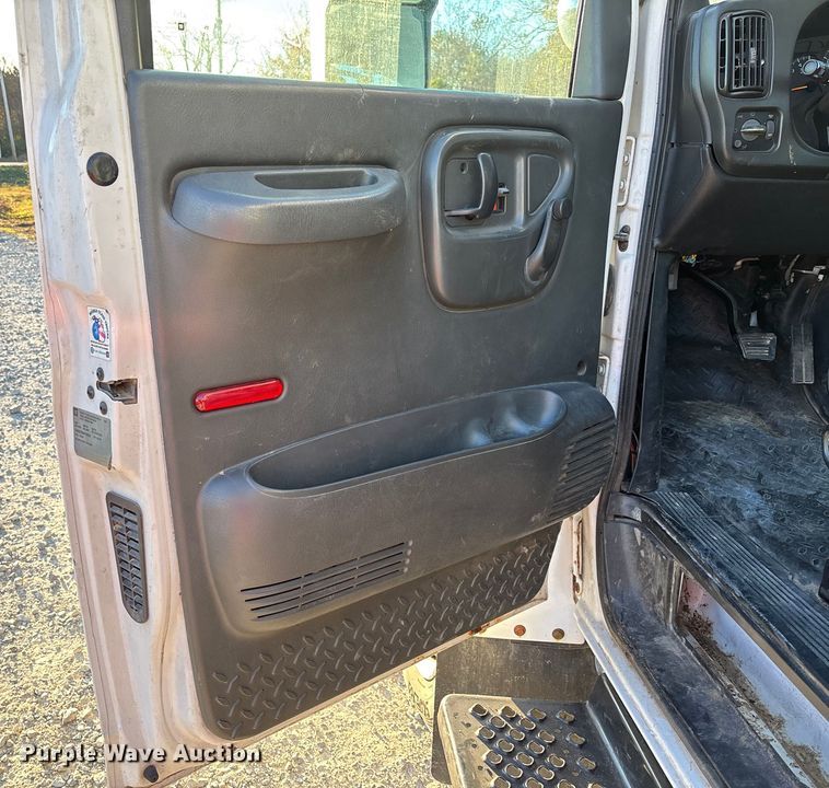 image for item EV3295 2008 Chevrolet C5500 bucket truck