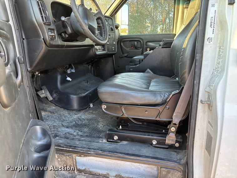 image for item EV3295 2008 Chevrolet C5500 bucket truck