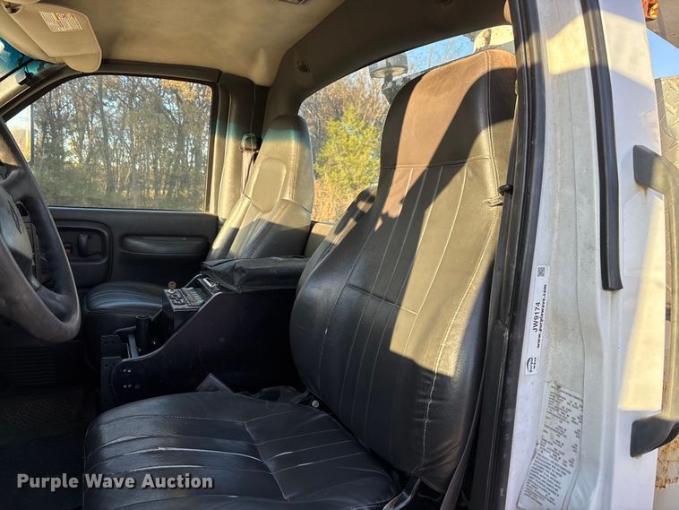 image for item EV3295 2008 Chevrolet C5500 bucket truck