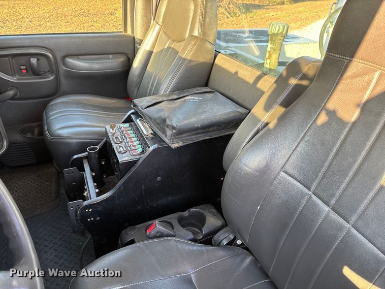 image for item EV3295 2008 Chevrolet C5500 bucket truck