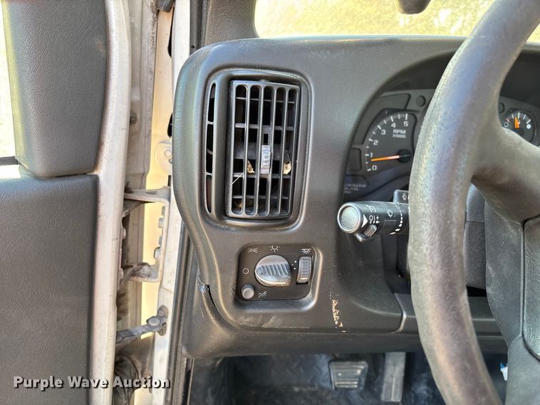 image for item EV3295 2008 Chevrolet C5500 bucket truck