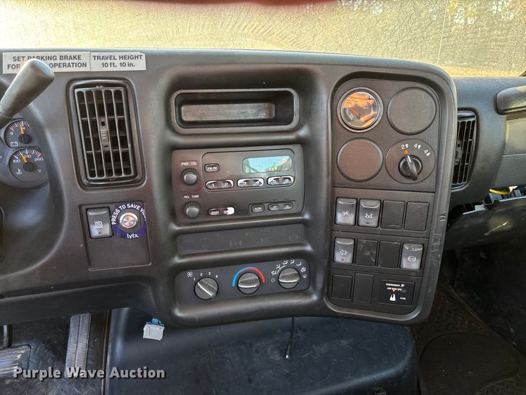 image for item EV3295 2008 Chevrolet C5500 bucket truck