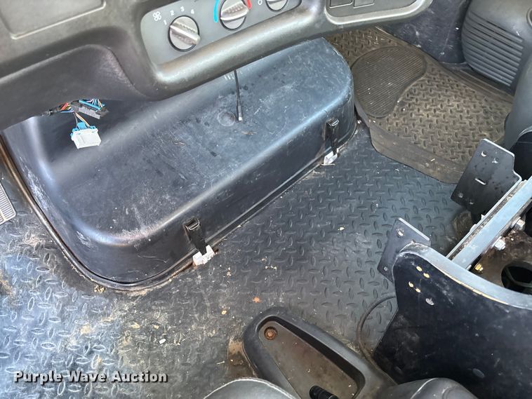 image for item EV3295 2008 Chevrolet C5500 bucket truck