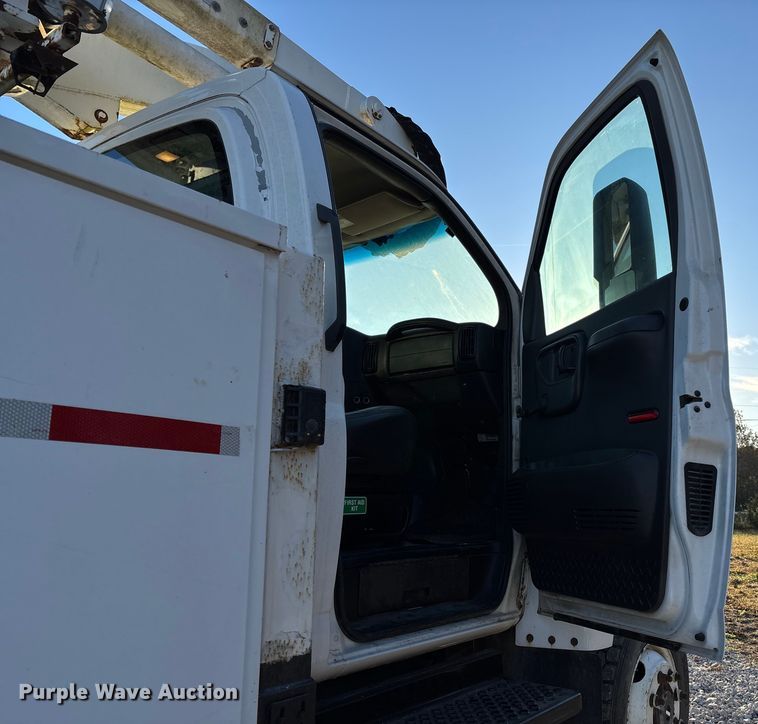 image for item EV3295 2008 Chevrolet C5500 bucket truck