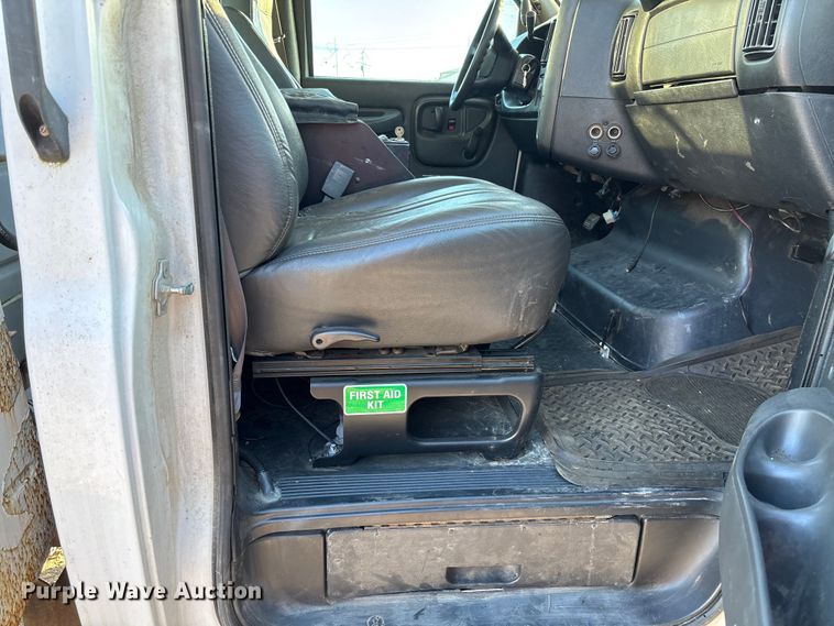 image for item EV3295 2008 Chevrolet C5500 bucket truck